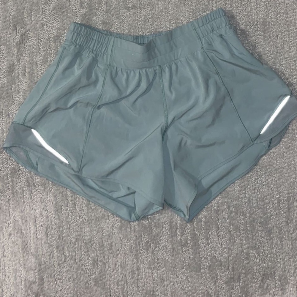 Lululemon hotty hot 4 inch